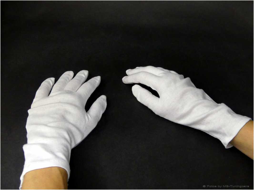 Model building / Cotton gloves